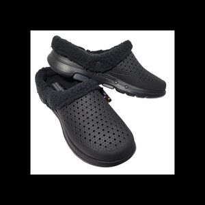 NWT-Skechers “Foamies” Go Walk 5.  Men’s Size 11.  Black-Faux Fur Lining Slip On